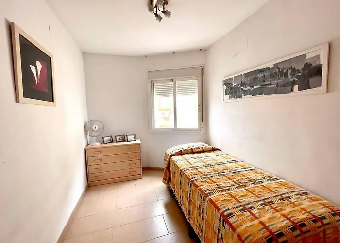 A 400m Plaza Nogalera 2 Dorm 4 Pax Apartment *