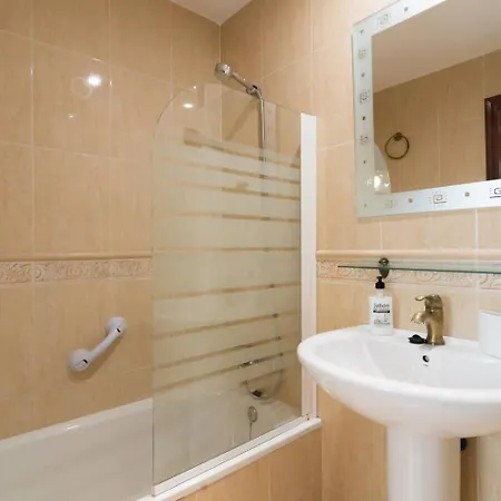 A 400m Plaza Nogalera 2 Dorm 4 Pax *